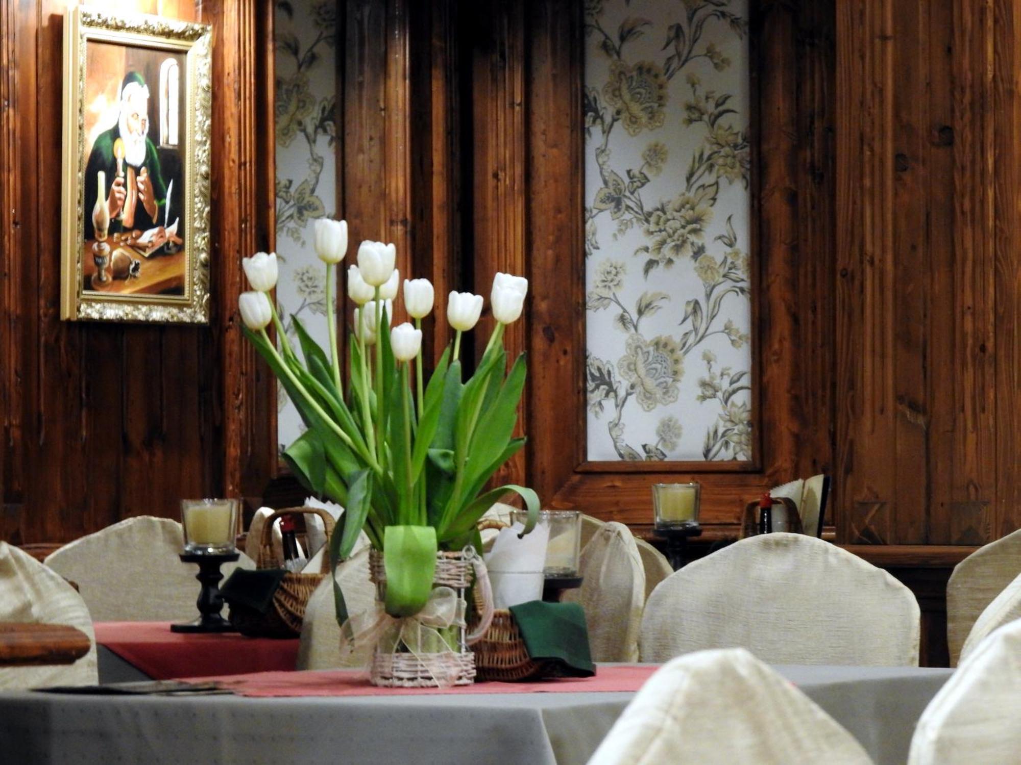 Noclegi I Restauracja Zodiak Szalsza Exteriör bild