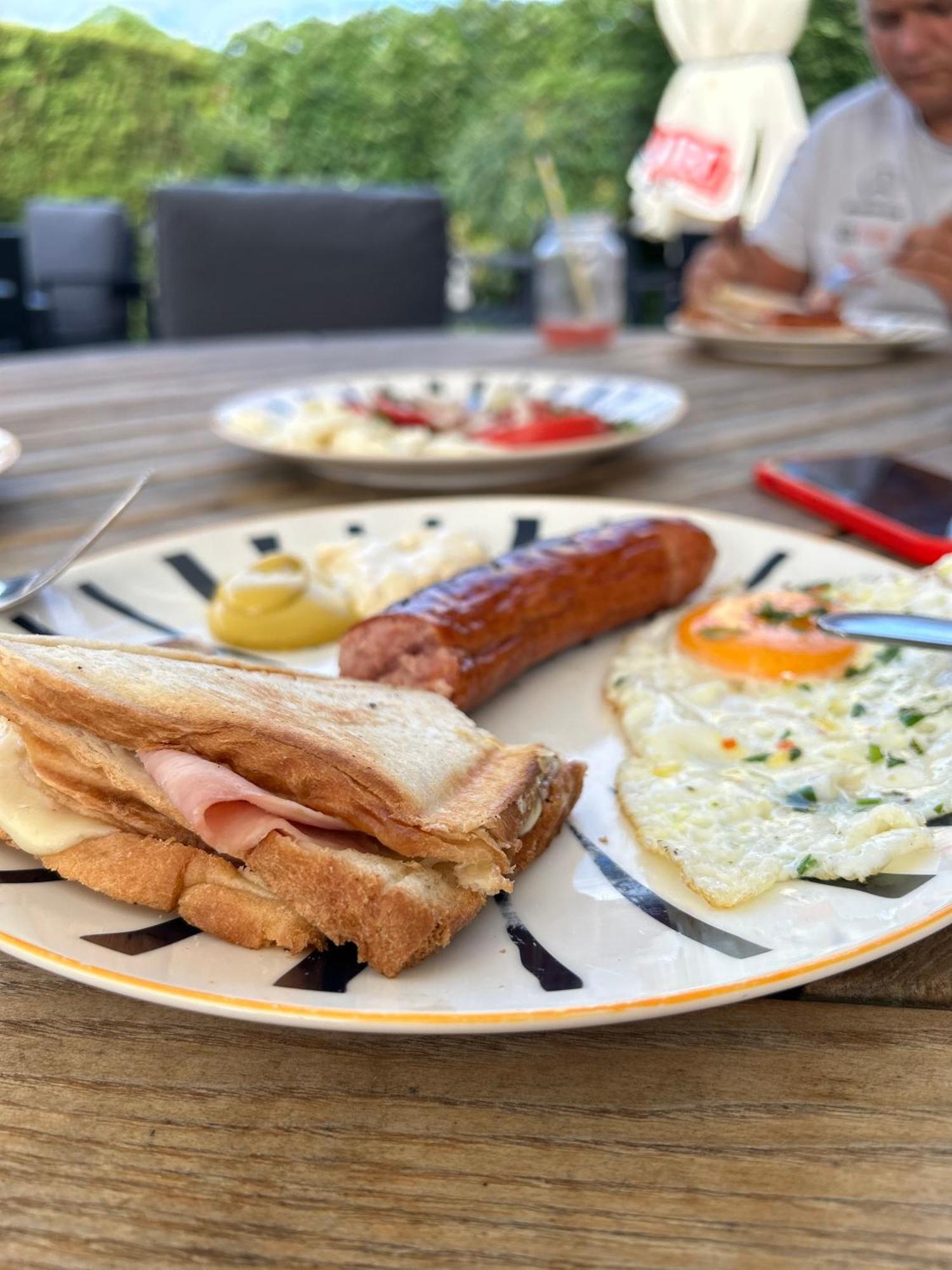 Noclegi I Restauracja Zodiak Szalsza Exteriör bild