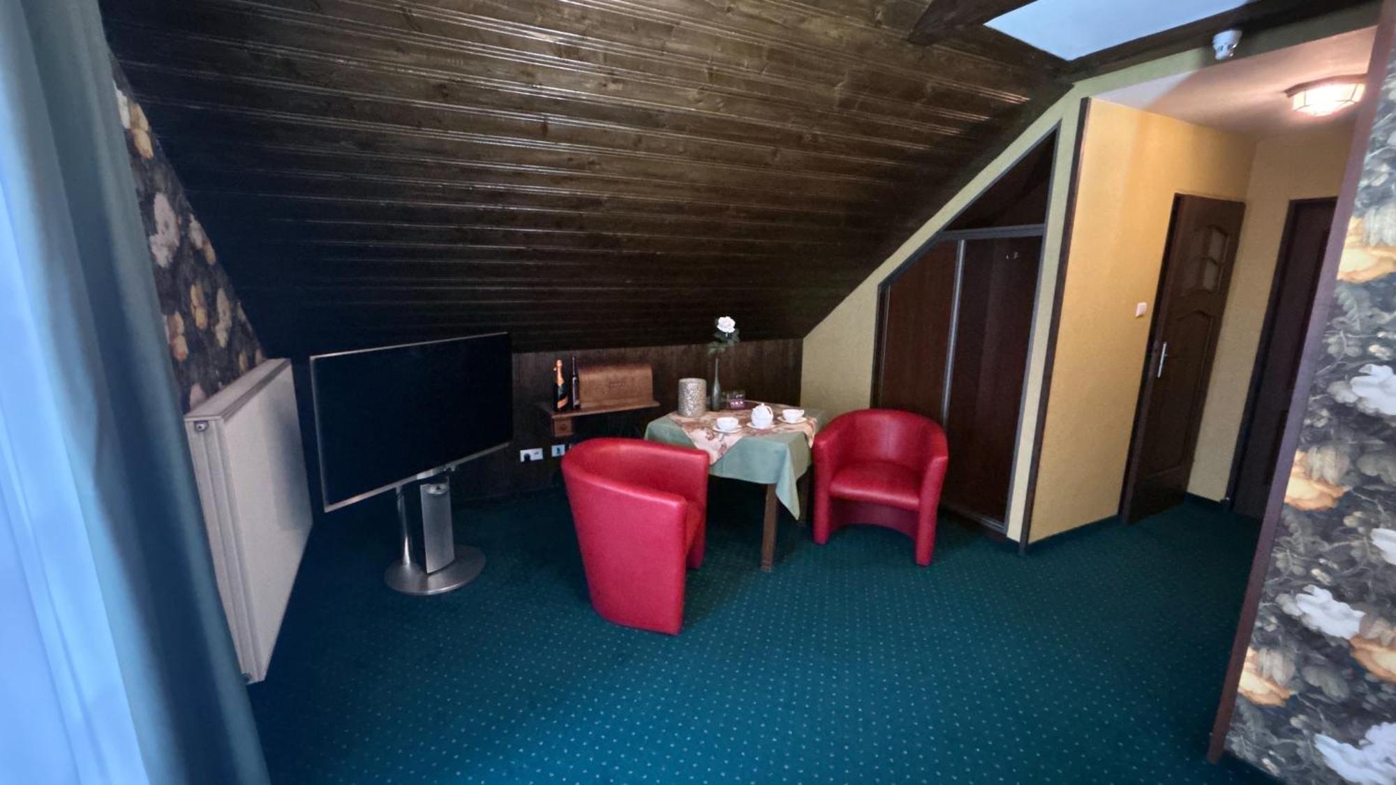 Noclegi I Restauracja Zodiak Szalsza Exteriör bild