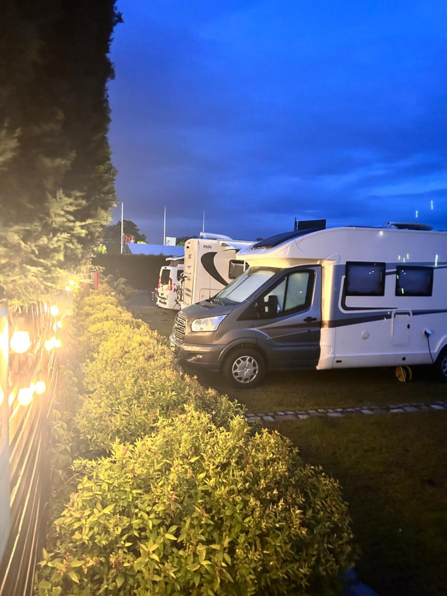 Noclegi I Restauracja Zodiak Szalsza Exteriör bild