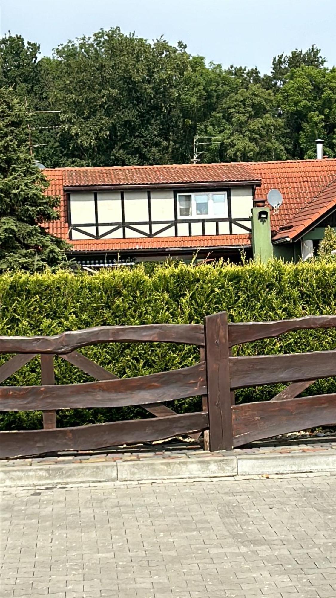 Noclegi I Restauracja Zodiak Szalsza Exteriör bild