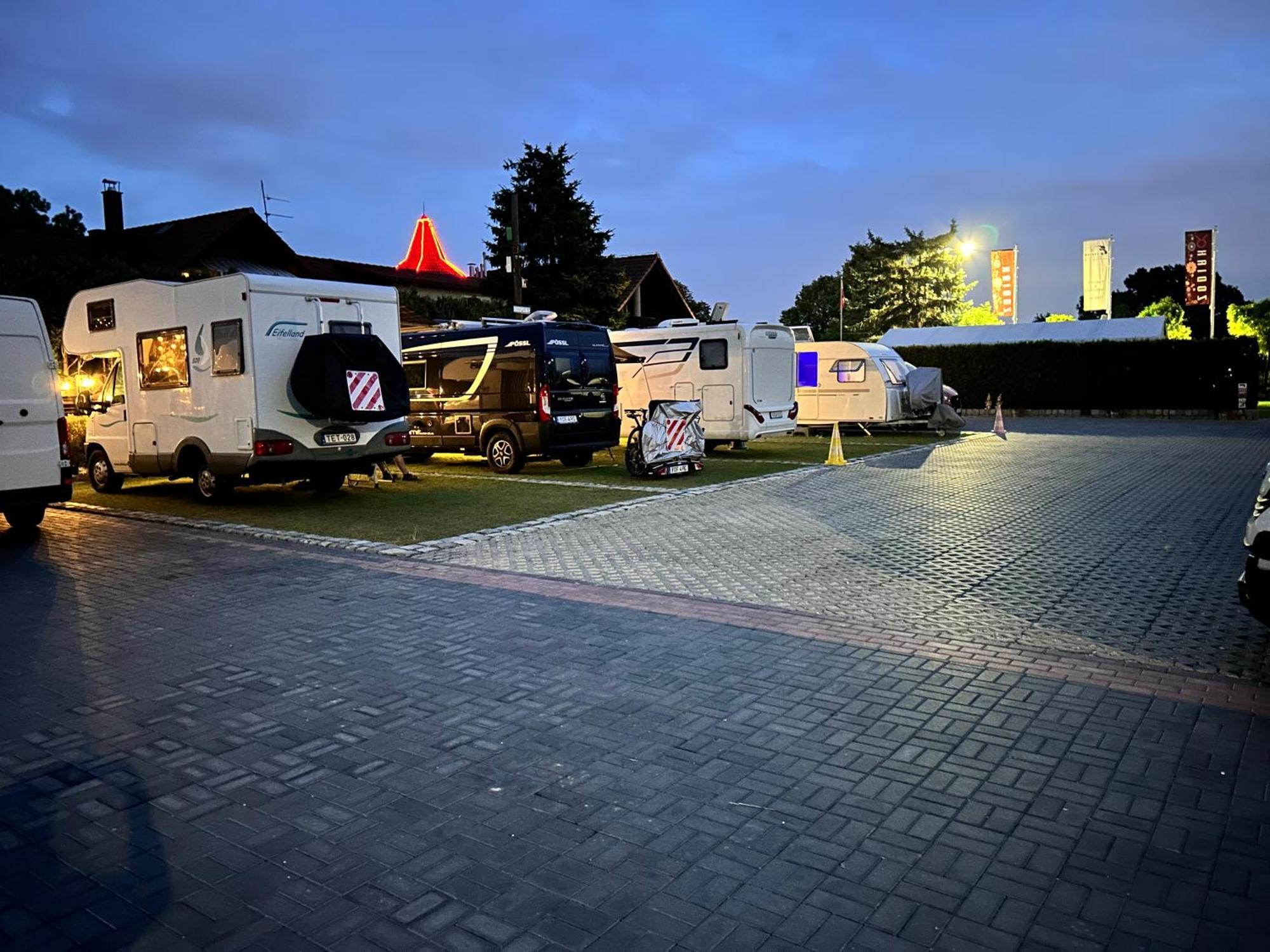 Noclegi I Restauracja Zodiak Szalsza Exteriör bild